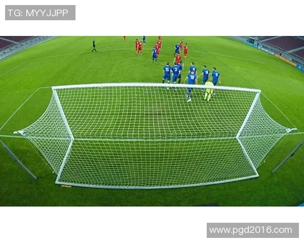 足球踩点球技巧解析及实战应用分享助你提升射门精准度